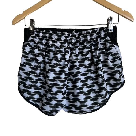 Nike Racer 2 Black and White Dri-Fit Running Shorts - Picture 3 of 4